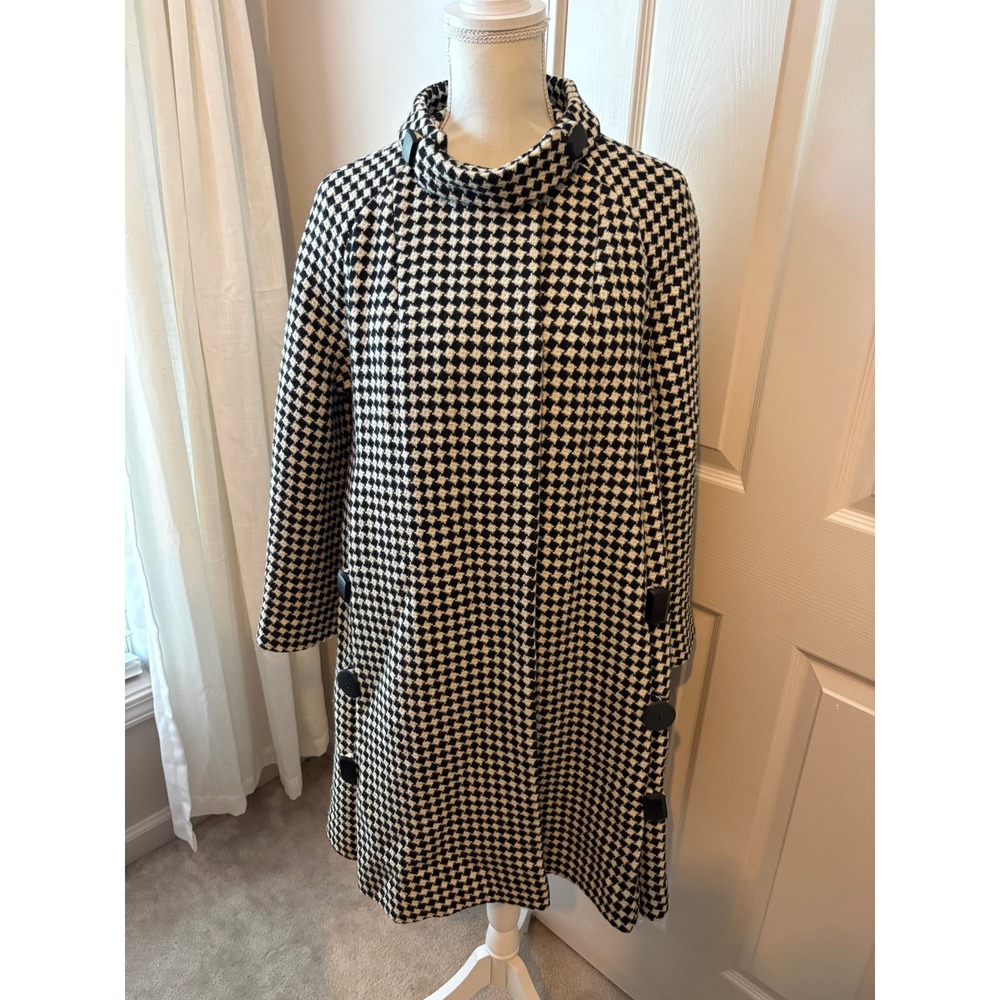 Lucielle's of Charlotte Vintage Houndstooth Funnel Neck Swing Coat Black White